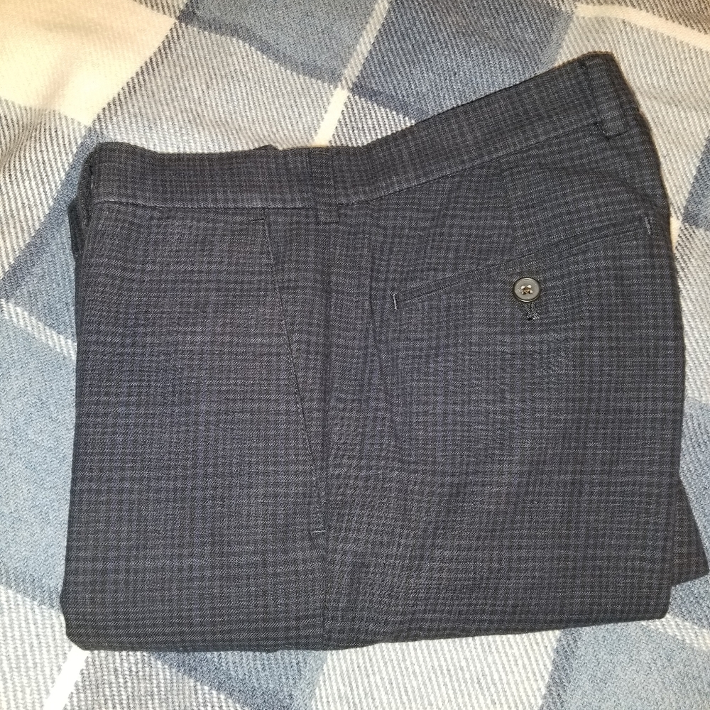 Club Monaco Connor Slim Fit Chinos
